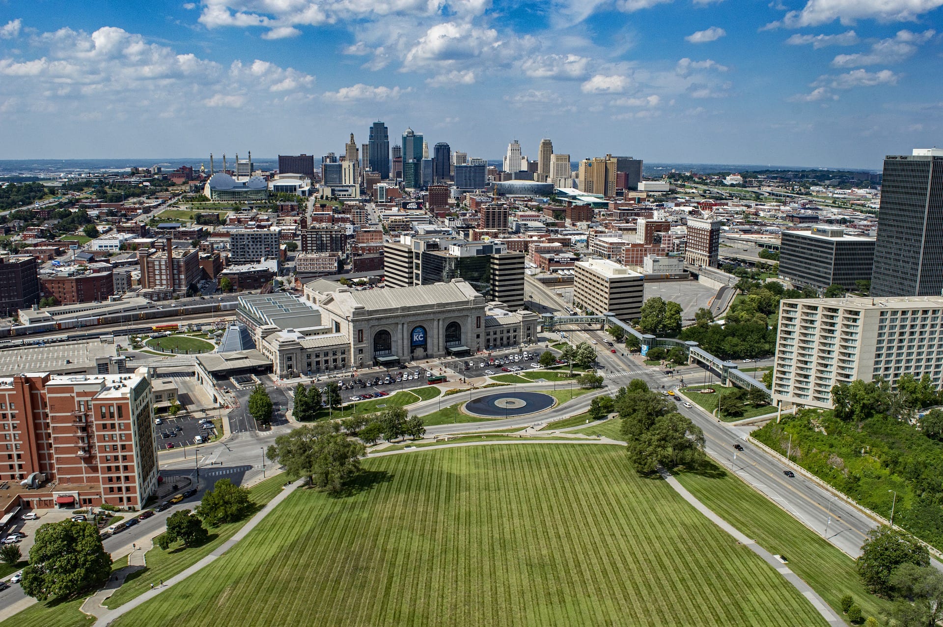 Kansas city. Канзас-Сити, штат Миссури. Канзас Сити штат Канзас. Канзас Сити Миссури США. Столица штата Миссури.